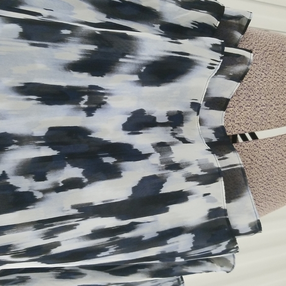 Jennifer Lopez Printed Hi low Top - Picture 4 of 9